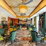 Hotel Divinus 5*