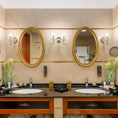 ホテル ディヴィヌス