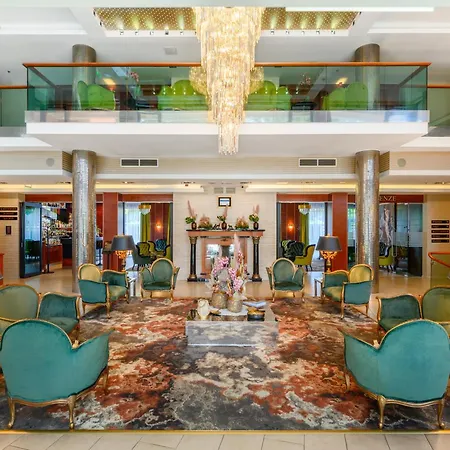 ディヴィヌス ホテル