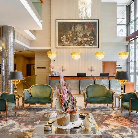 ディヴィヌス ホテル