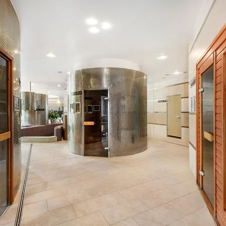 ディヴィヌス ホテル