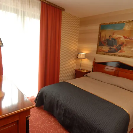 ホテル ディヴィヌス デブレツェン