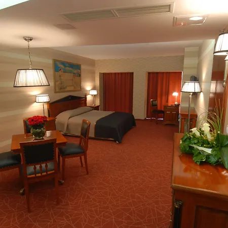 ディヴィヌス ホテル