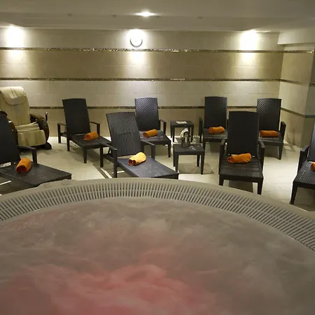 ディヴィヌス ホテル