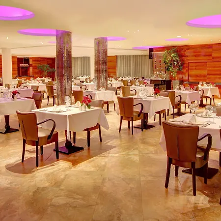 ディヴィヌス ホテル