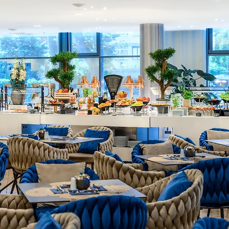 ホテル ディヴィヌス デブレツェン