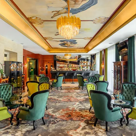 ホテル ディヴィヌス 5*